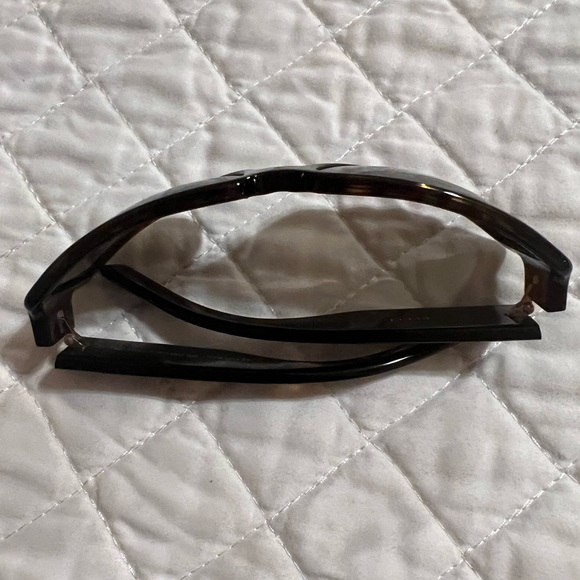 GUCCI SUNGLASSES IN EXCELLENT USED CONDITION - Picture 4 of 13